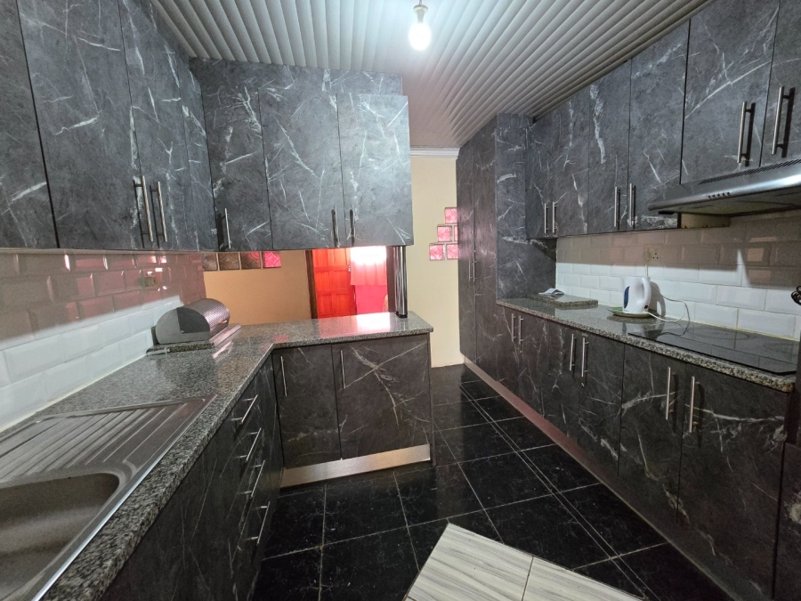 3 Bedroom Property for Sale in Lentegeur Western Cape